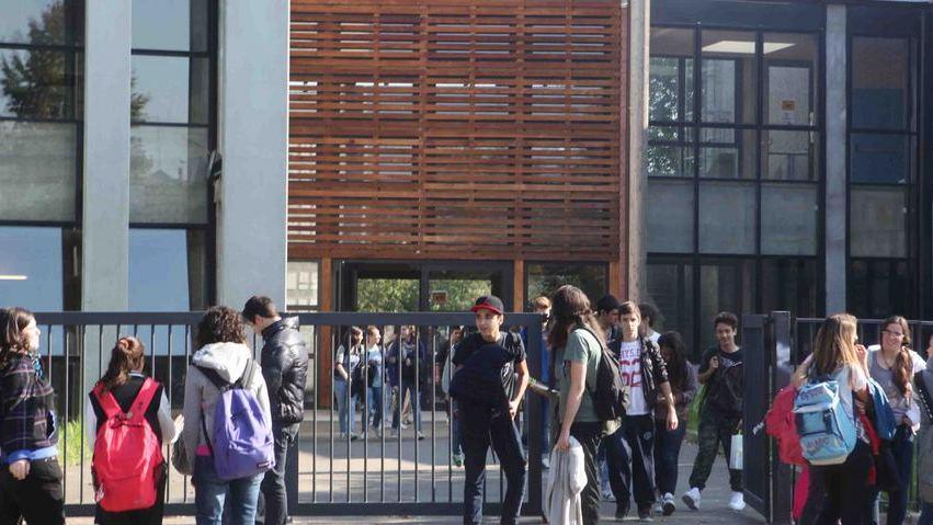 Ruba il computer al prof poi cerca di rivenderlo