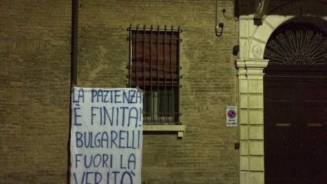 Lo striscione affisso contro il presidente Bulgarelli