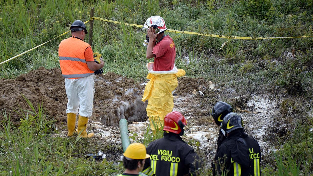 Sul posto anche vigili del fuoco e Arpat (foto d'archivio)
