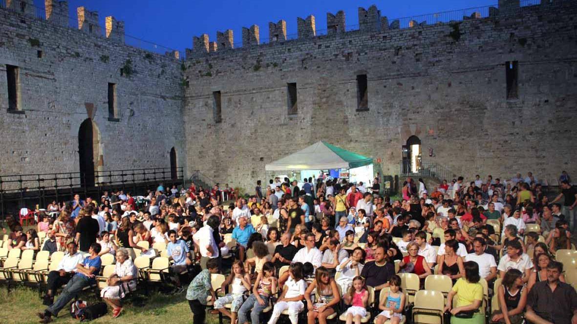 Il cinema sotto le stelle al Castello dell'Imperatore