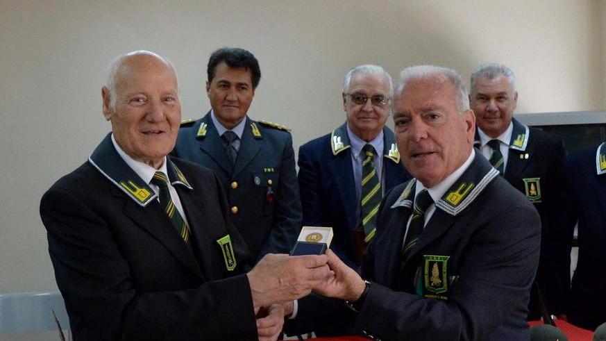 Un premio agli ex finanzieri anziani