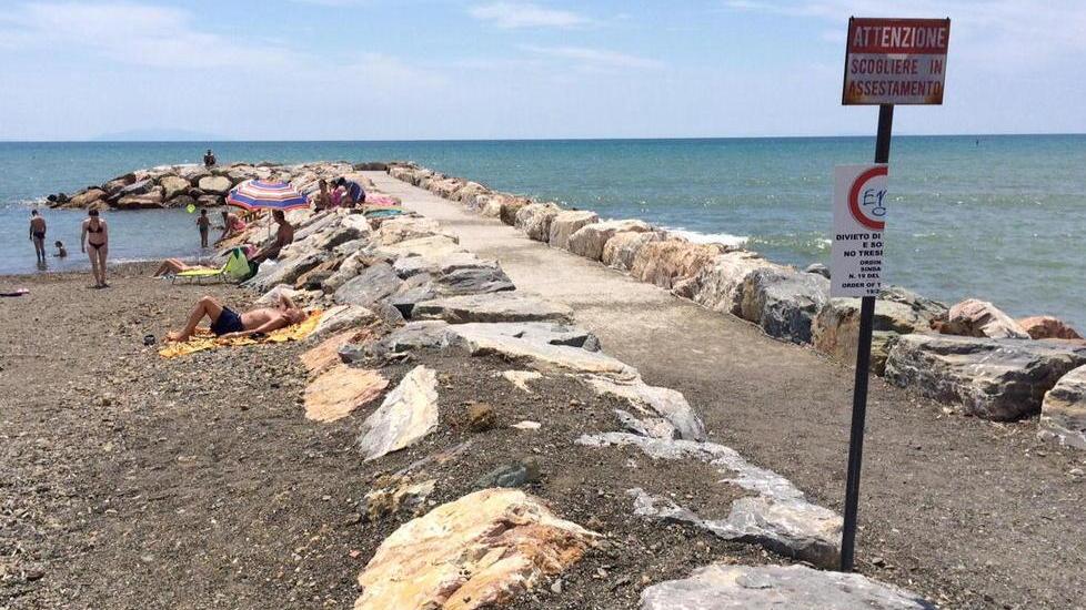 Balneazione vietata alla foce e al Fosso Nuovo