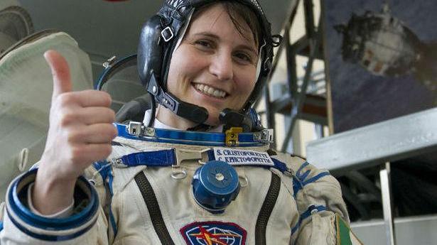 Da Astro Samantha una stoccata ai media faciloni