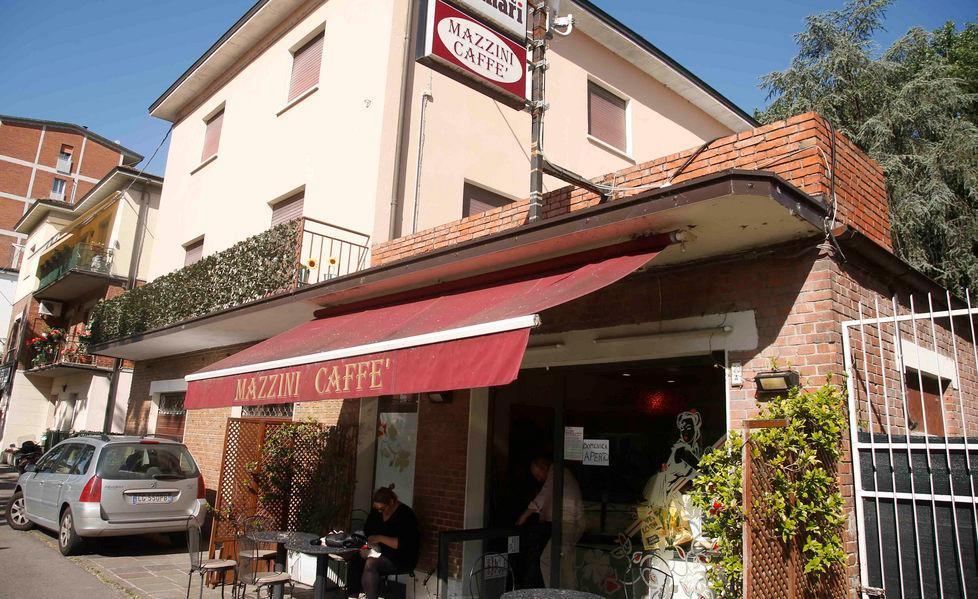 «Rubate altrove, grazie», cartello dopo l'ennesimo furto al bar