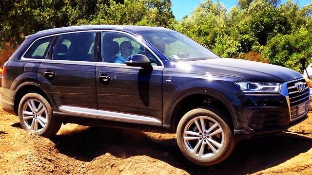 La nuova Audi Q7 nei test in Costa Smeralda