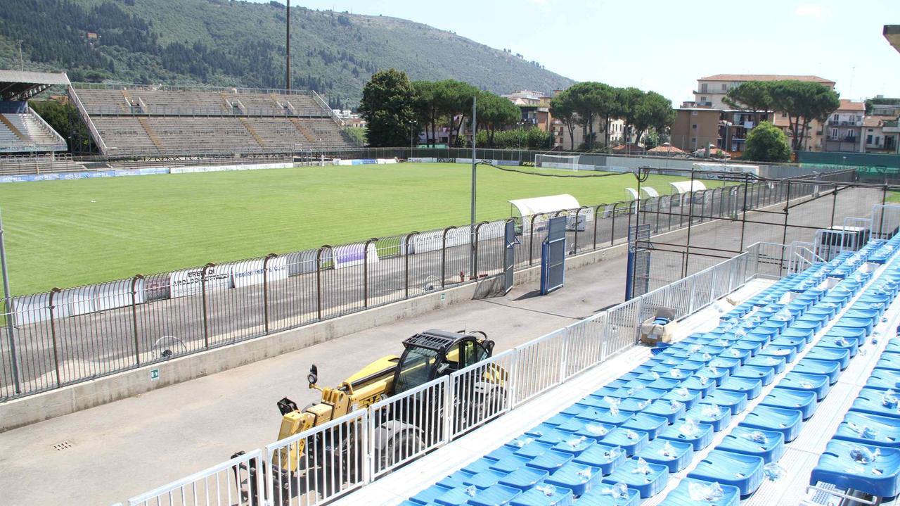 La tribuna ospiti dello stadio di Prato dopo i lavori del 2014
