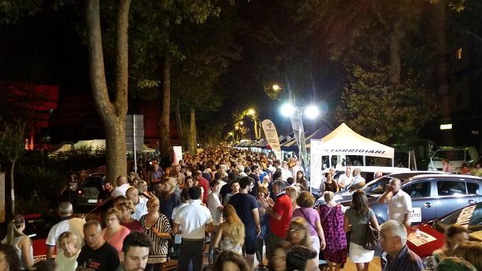 Una iniziativa serale in viale Adua