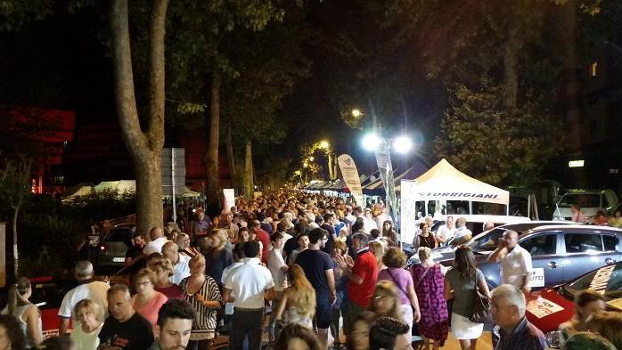 Una iniziativa serale in viale Adua