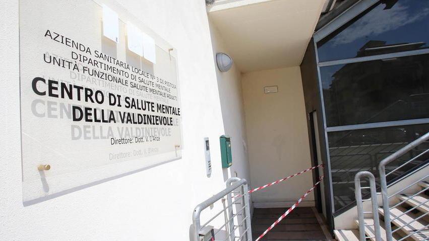 Incendiato l’ascensore del Centro di salute mentale