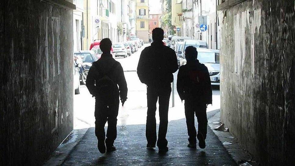 Due baby rapinatori disarmati e messi in fuga da un commerciante