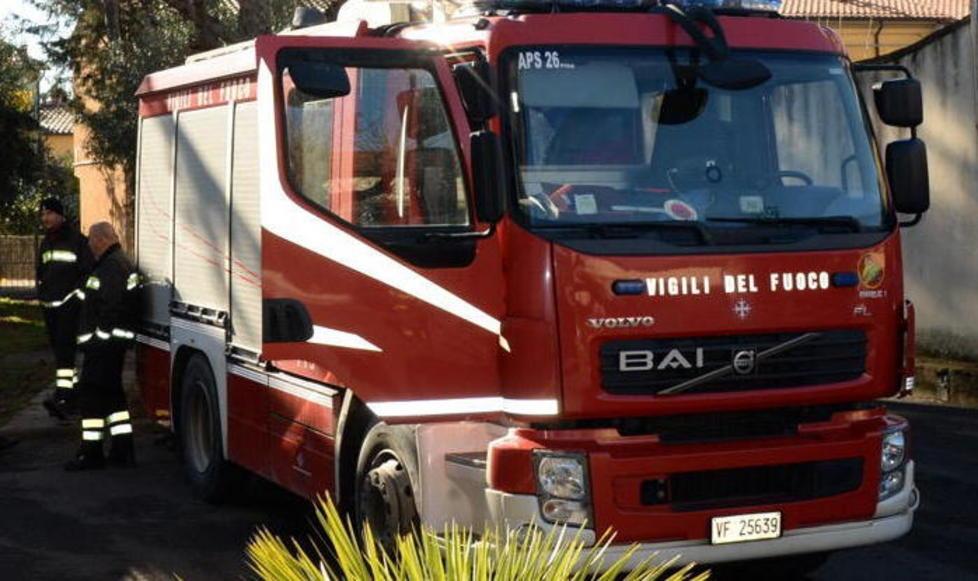 Contenitore sospetto Arrivano i vigili del fuoco