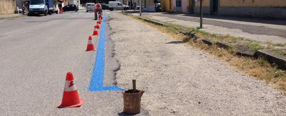Parcheggi, stalli blu anche nelle strade senza asfalto 