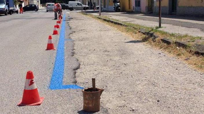 Parcheggi, stalli blu anche nelle strade senza asfalto