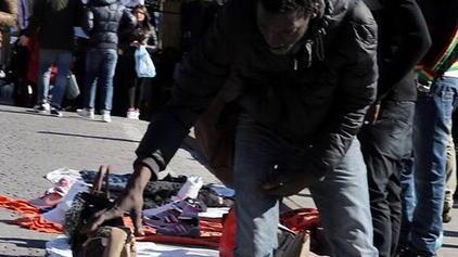 Volantini contro gli abusivi