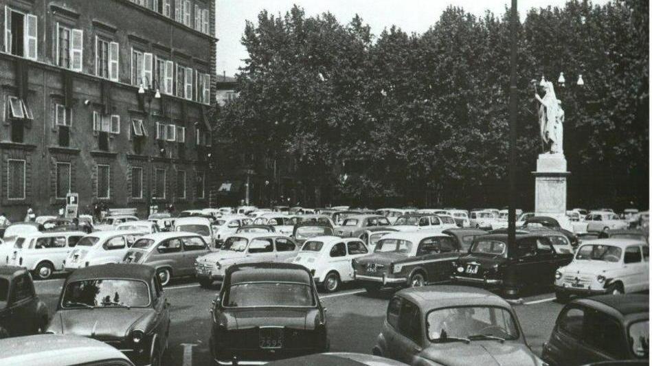 Ricordate piazza Grande con le auto?