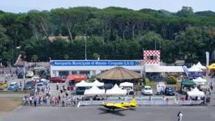 Volo, paracadutismo e aeromodellismo per gli Amici di Elsa