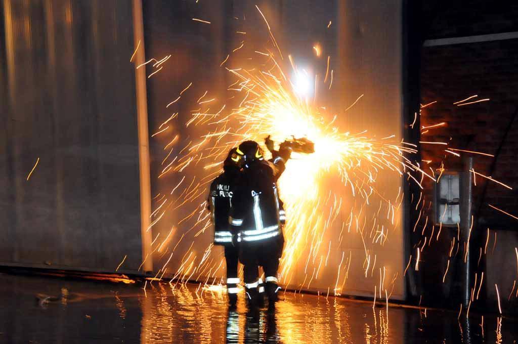 L'incendio nell'area ex Dalmine