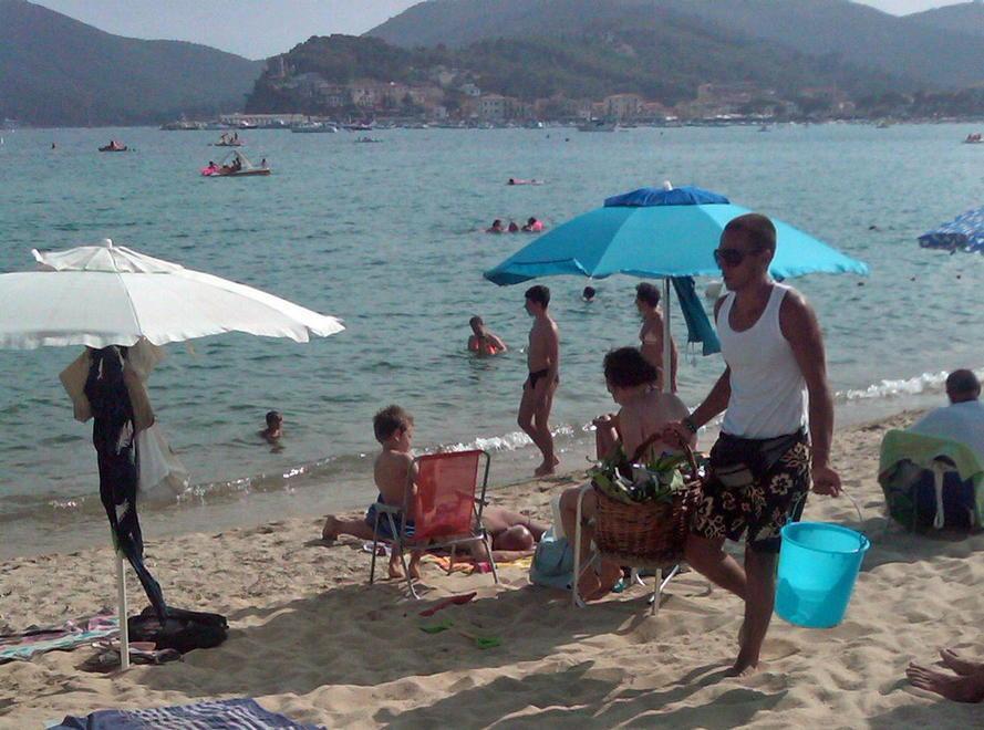Capoliveri dice “no” anche al cocco in spiaggia