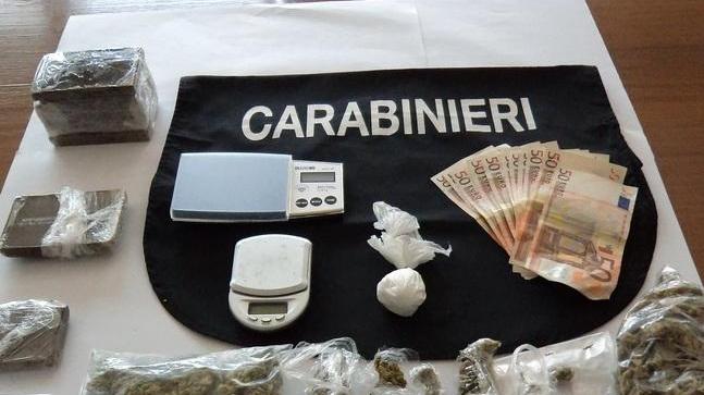 Vendeva droga con la valigetta 24 ore