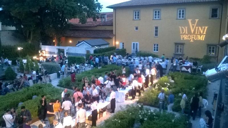 Una delle serate di Divini Profumi al giardino Buonamici