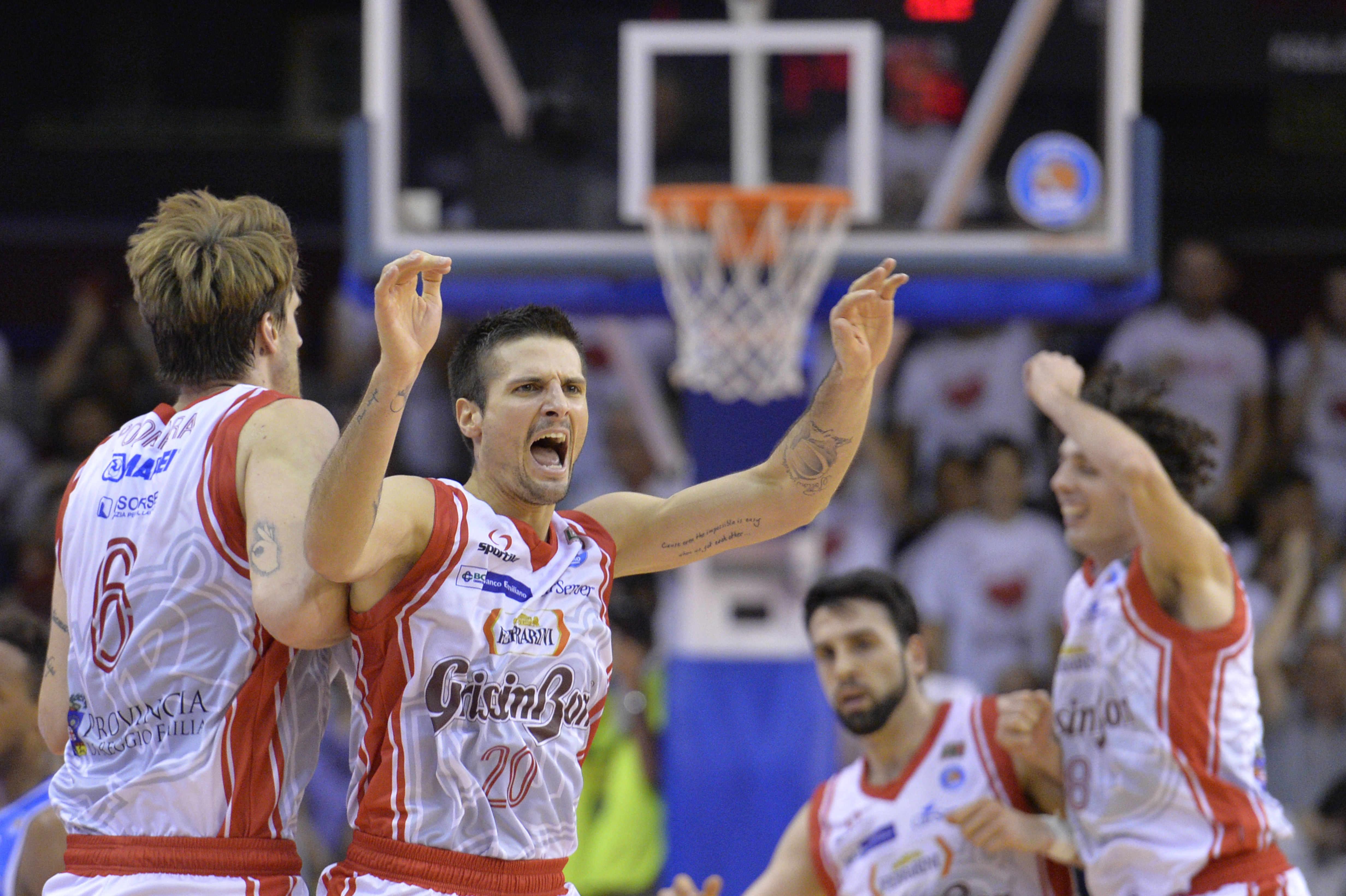 La Grissin Bon vince 71-67 ed è 3-2, mercoledì a Sassari il match point 