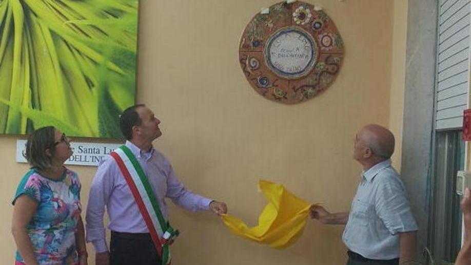 Inaugurata alla scuola materna la targa fatta dai bambini