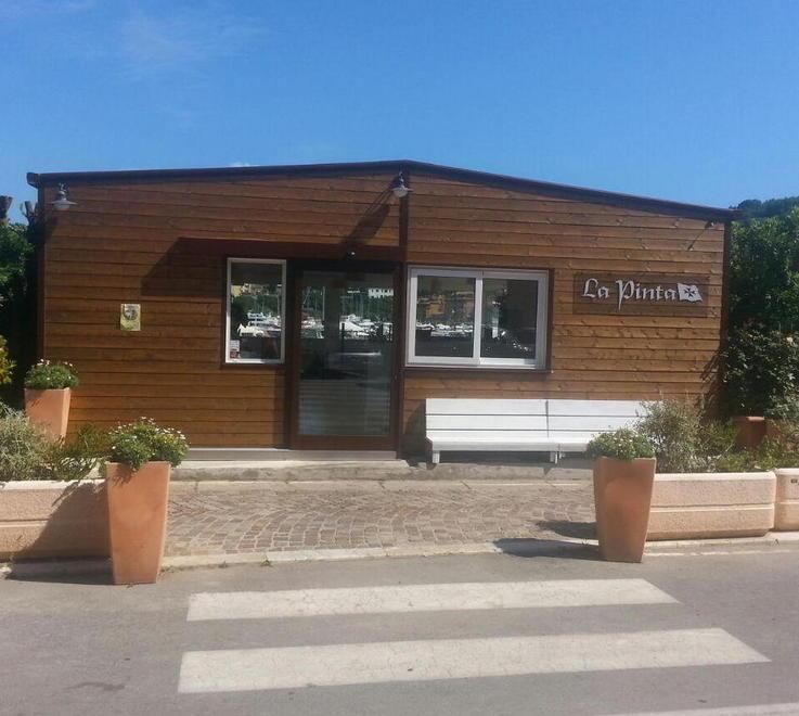 Flash mob di solidarietà per il ristorante La Pinta 