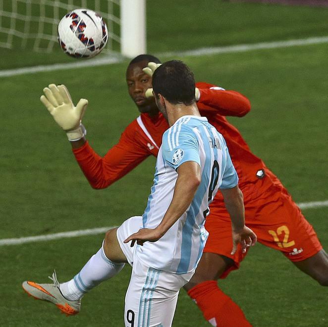 Higuain qualifica una brutta Argentina Uruguay-Paraguay pareggino di comodo