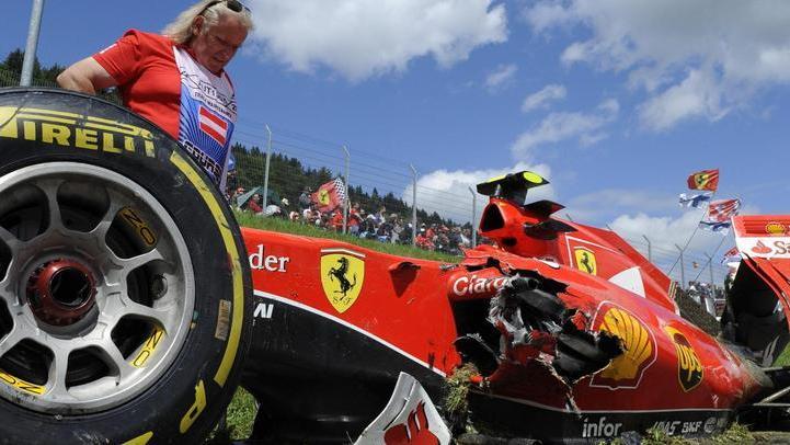 Giornataccia Ferrari, Mercedes in fuga