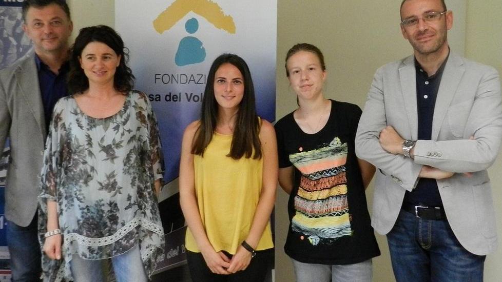 Gruppo di giovani al campo di Scampia per l’impegno civile