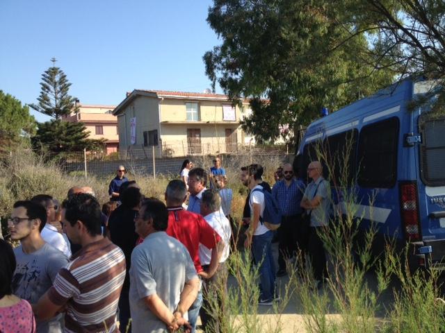 Proteste contro lo sgombero a Molentargius, tensione tra polizia e residenti 