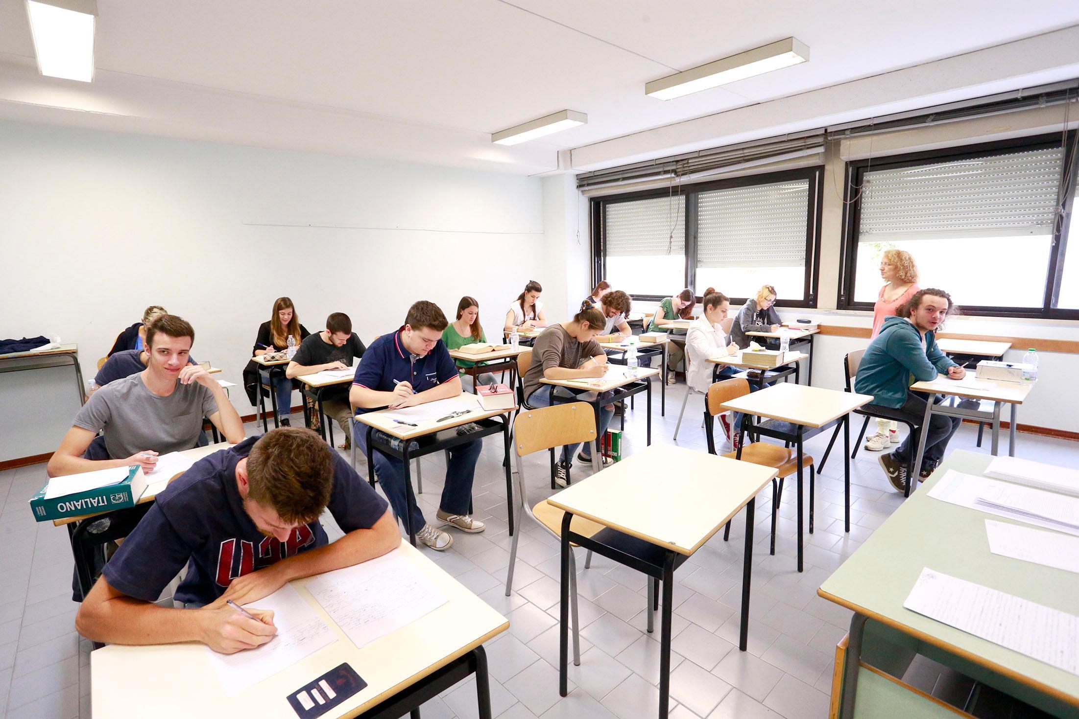 Ultima prova scritta per i ragazzi che stanno facendo l'esame di Maturità