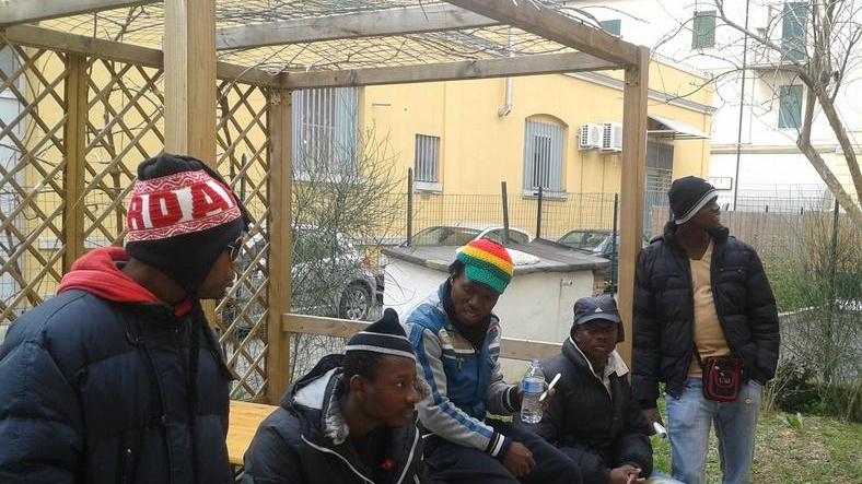La prefettura a caccia di strutture per i migranti