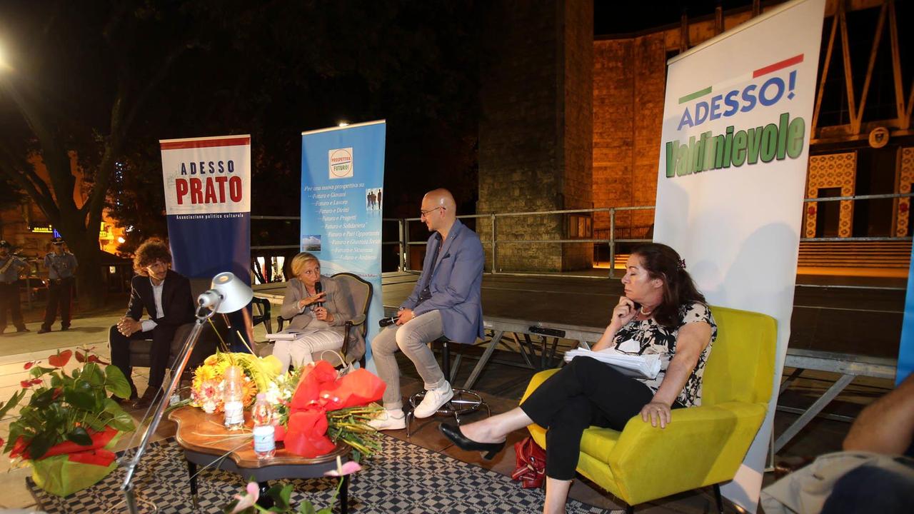 Il palco degli oratori (foto Nucci)