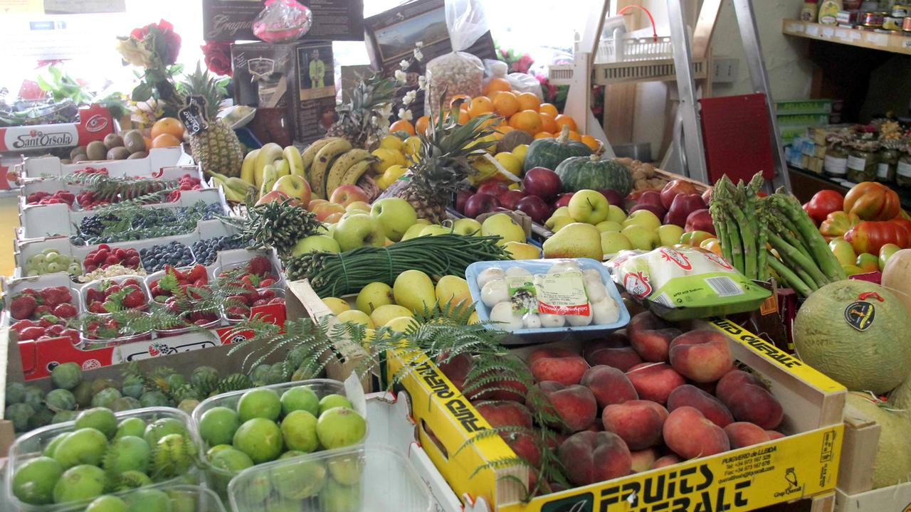 Delle cassette di frutta e verdura (foto d'a'rchivio)