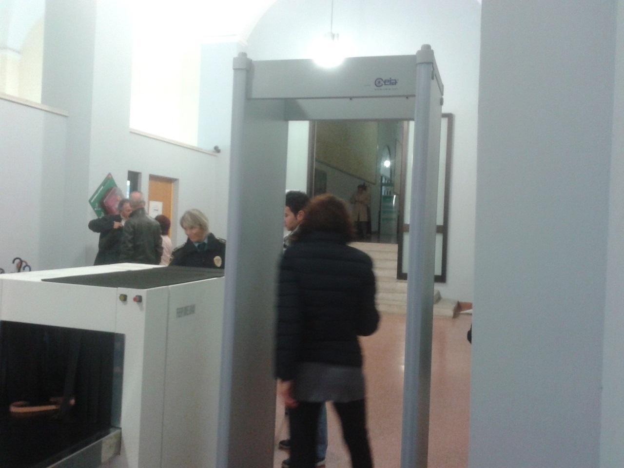 Metal-detector in tribunale
