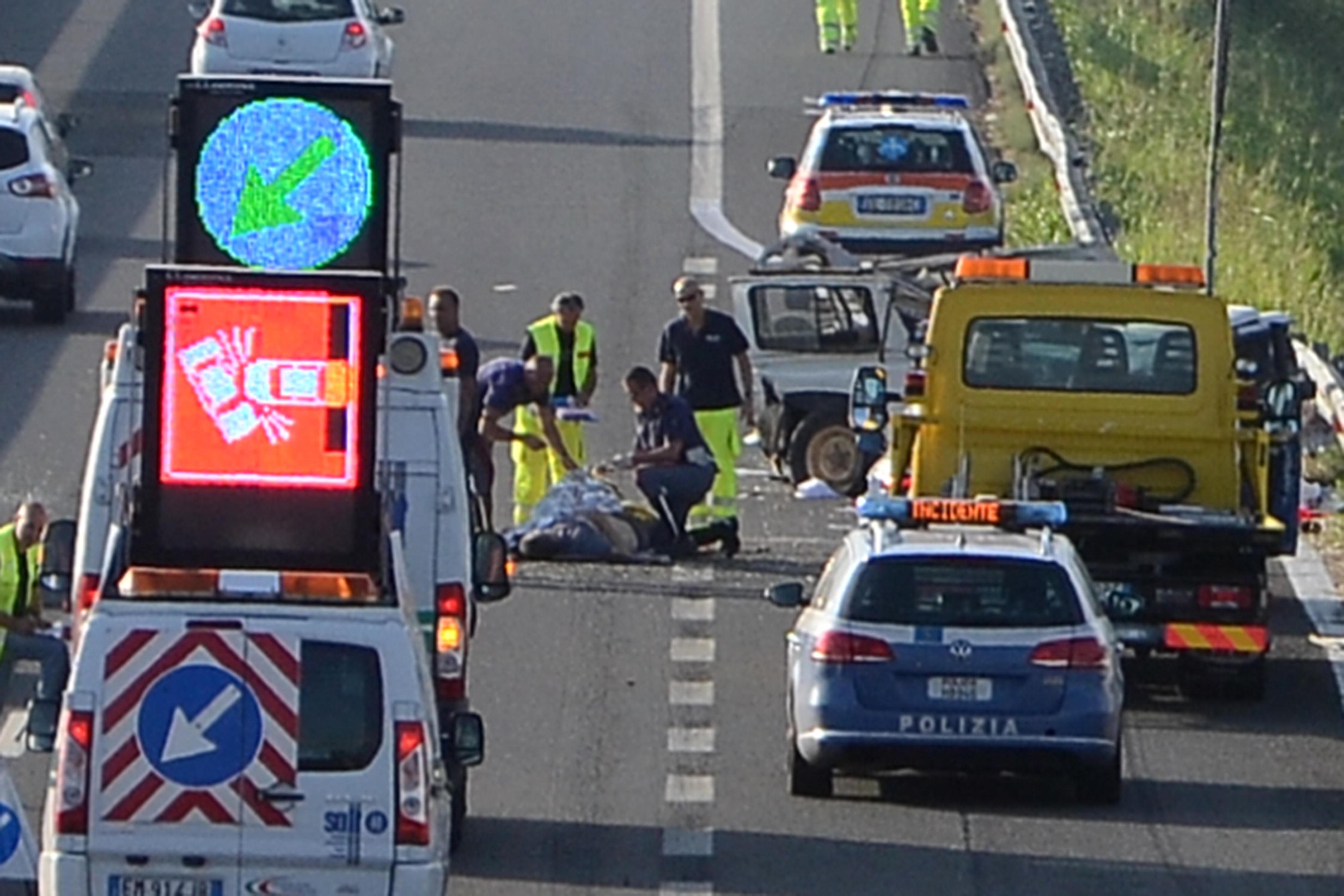 Le drammatiche immagini dell'incidente mortale in autostrada (Fotomania/Paglianti)