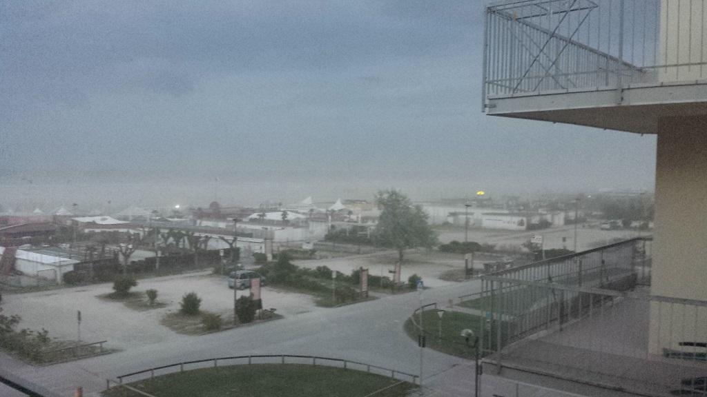 La tempesta di sabbia a Lido Estensi