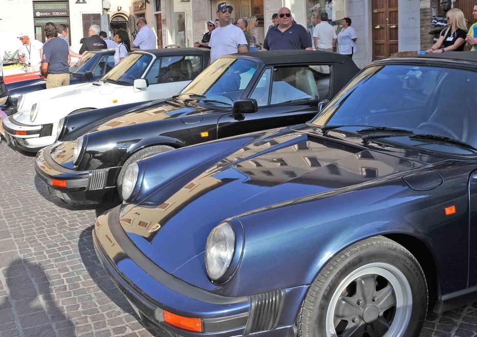 Trecento giornalisti in Porsche 