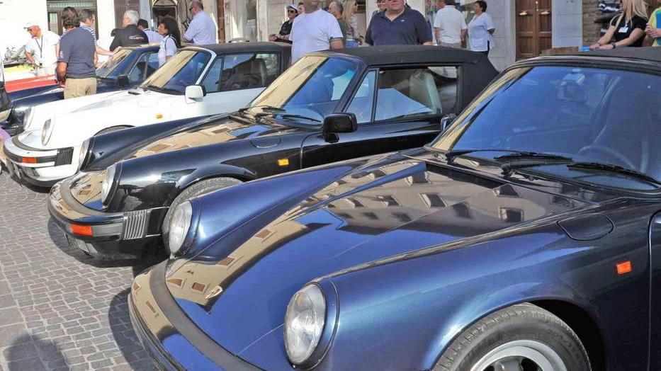 Trecento giornalisti in Porsche