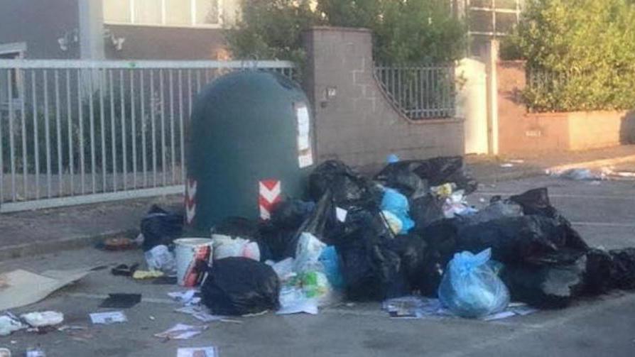 Rifiuti abbandonati nell’area industriale