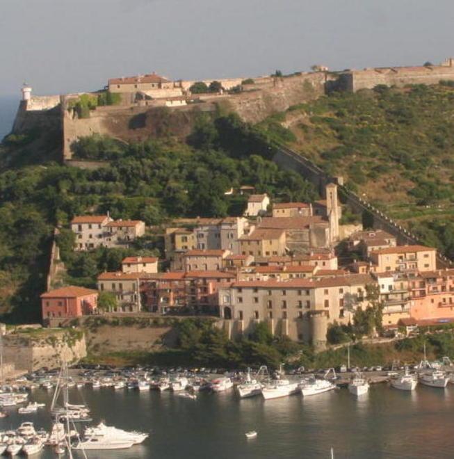 Niente denuncia dei redditi «Mancano i soldi del film» 