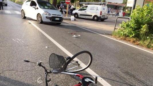 Investita in bicicletta sull’Aurelia: gravissima