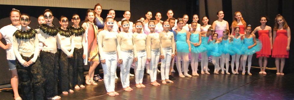 Applausi per tutti dopo il saggio della scuola di danza 