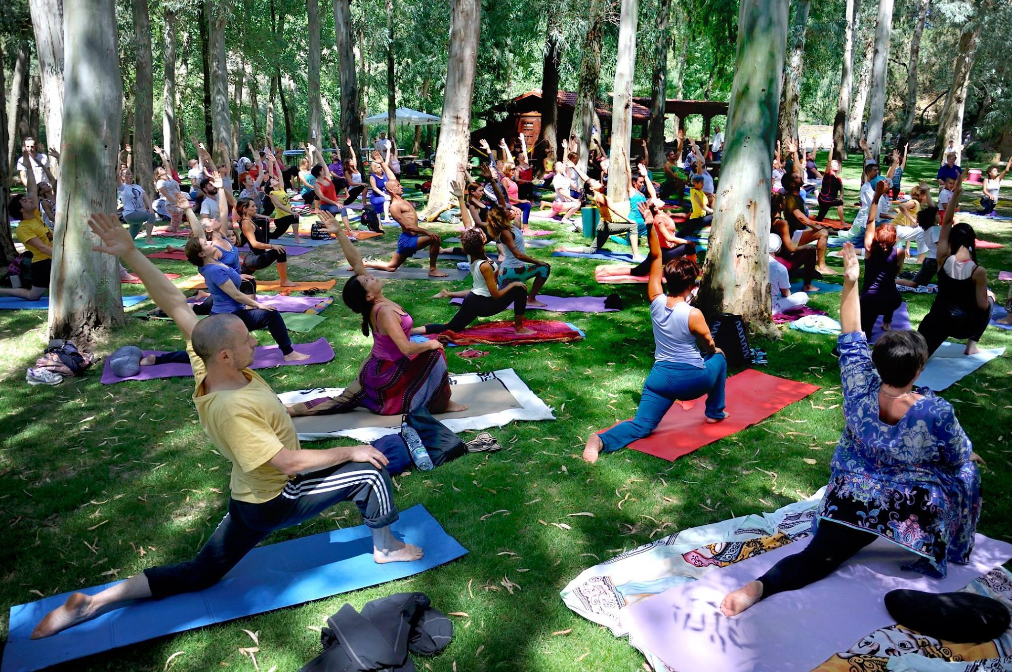 La giornata internazionale dello yoga a Oliena 