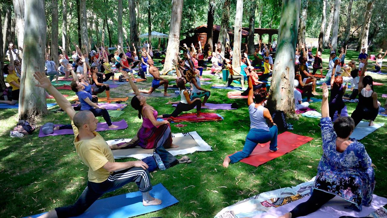 La giornata internazionale dello yoga a Oliena