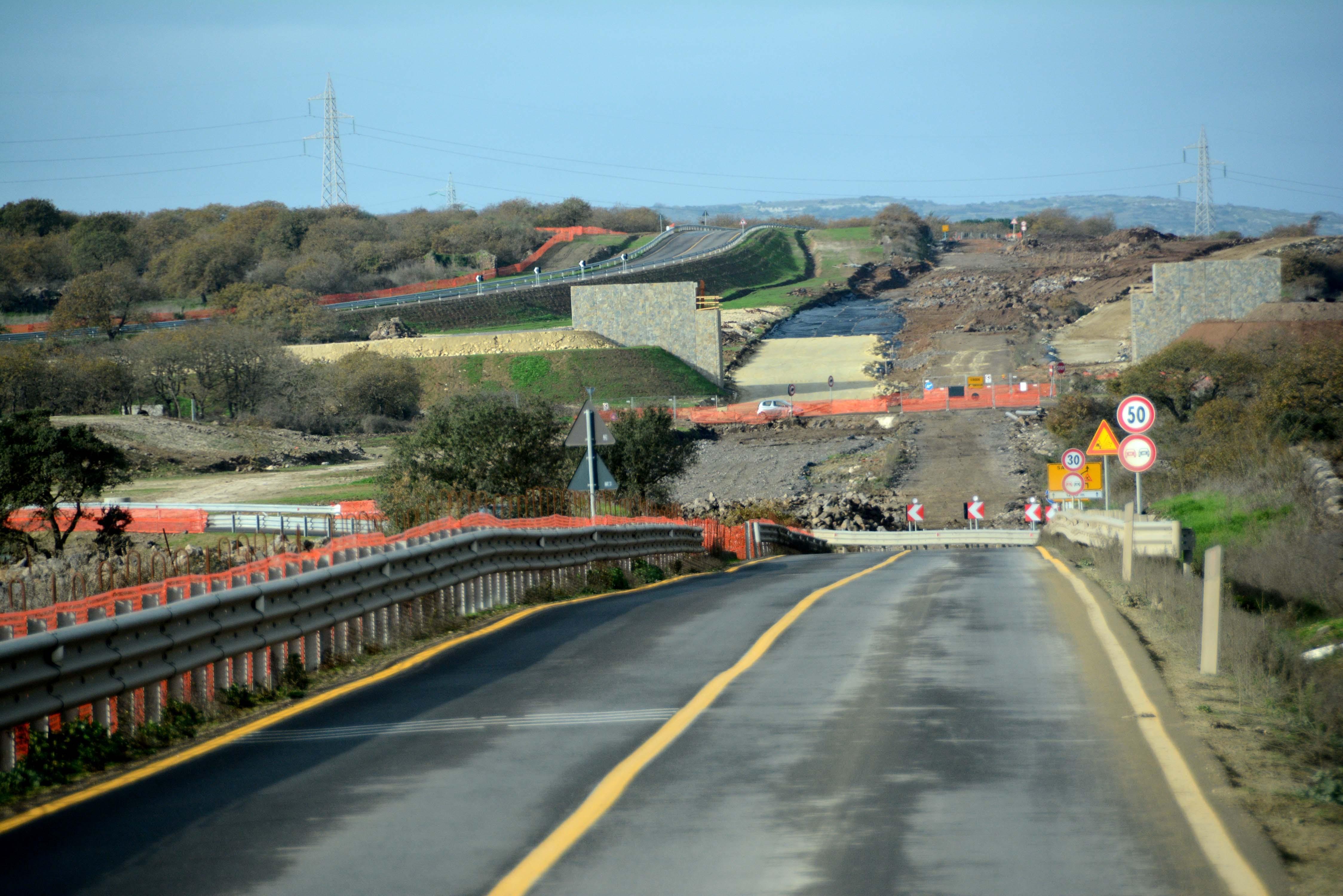 Un tratto dei lavori sulla nuova Sassari-Olbia (Foto Gavino Sanna)