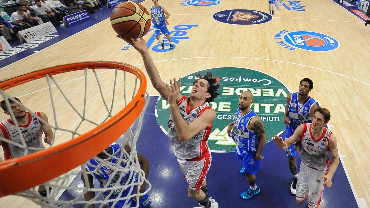 La sfida fra Grissin Bon e Dinamo Sassari: gli highlights e le Top Five di tutte le gare