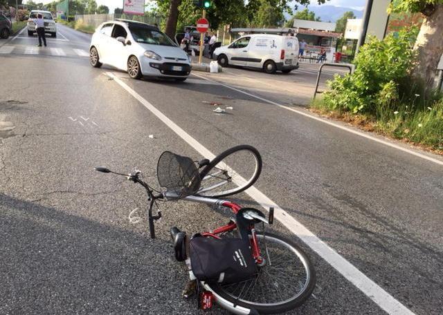 Morta l’anziana ciclista investita sull’Aurelia 