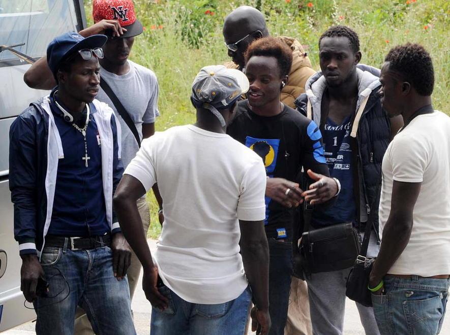 «Accogliamo i profughi e usiamoli sul territorio» 